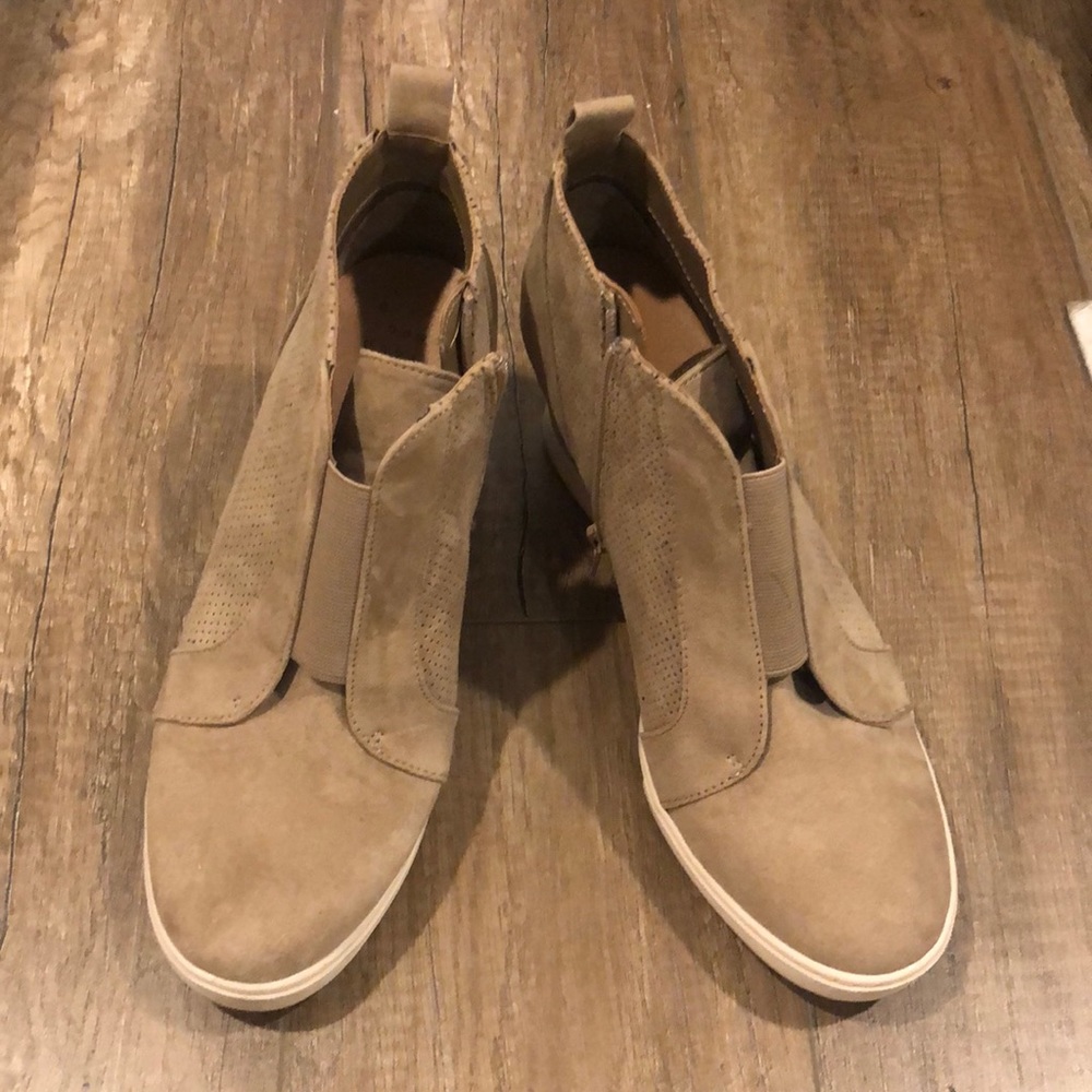 A New Day Tan Wedge Sneakers; Sz 10